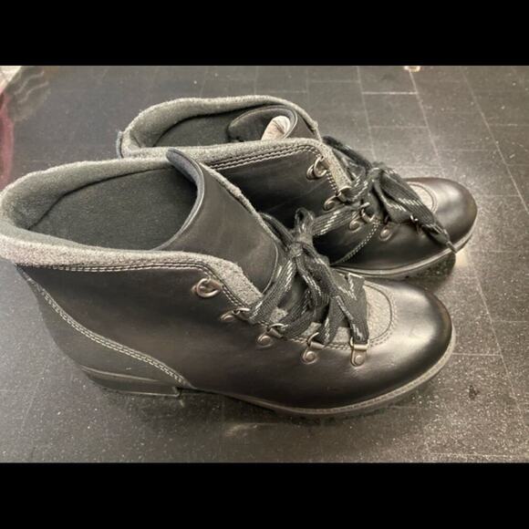 CLARKS WOMENS “COMBAT” BOOT SIZE 11 NWOT - Picture 1 of 6